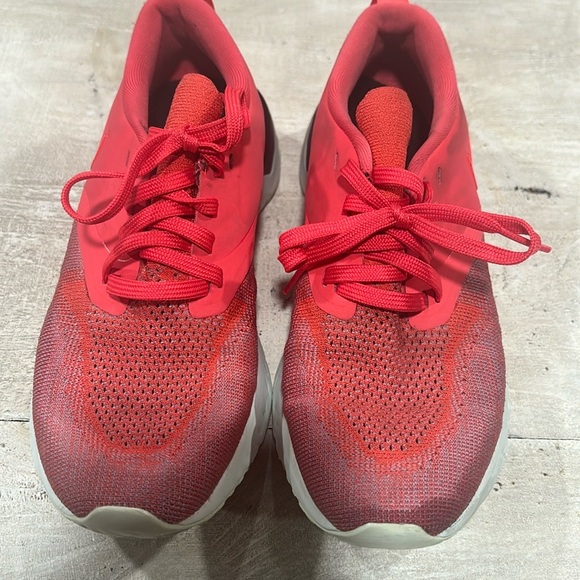 Red and gray Nike Odyssey size 7 - Picture 1 of 6